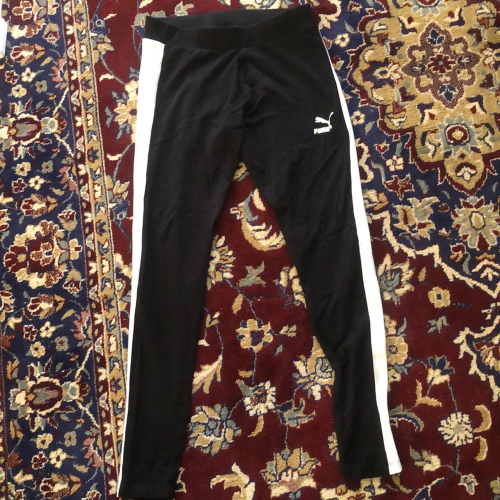 Black and white Puma leggings